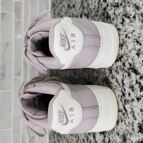 Platinum Lilac Purple Nike Air Force 1 EasyOn Sneakers sz 11 athletic shoes - Picture 4 of 7